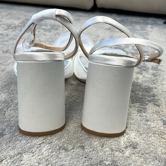 New Badgley Mischka Tess Ankle Strap Sandal Tulle Bow White Bridal Wedding 7.5 - Picture 9 of 14